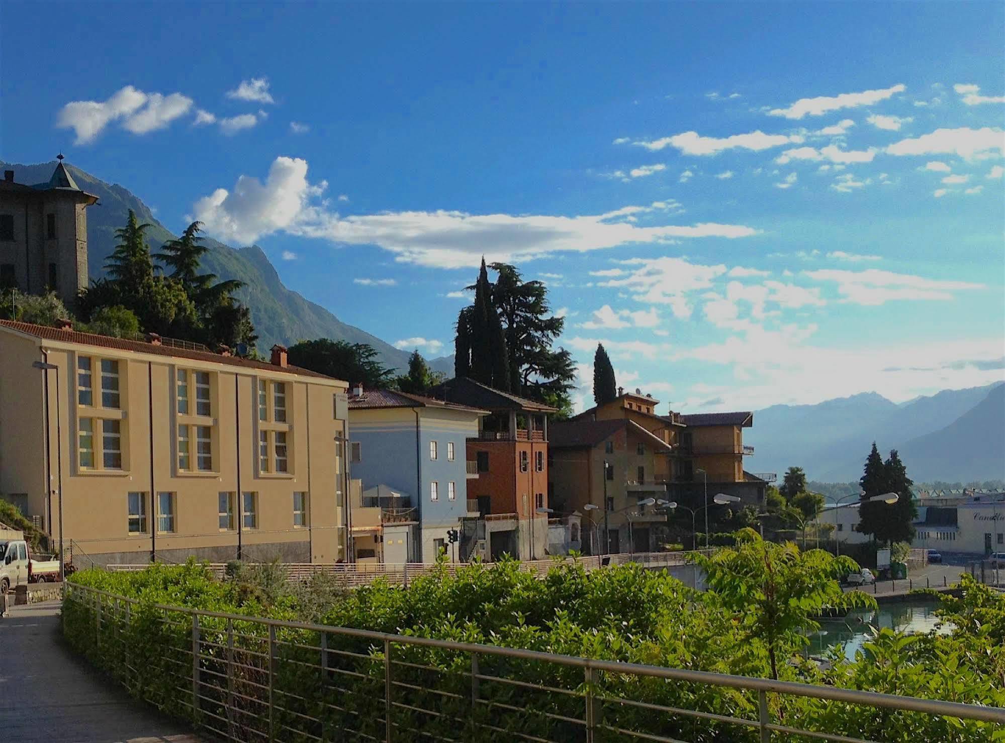 Ostello Del Porto Lovere Exterior foto